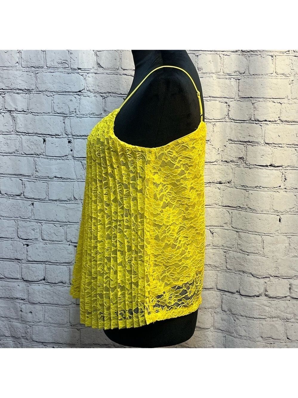 Ann Taylor Yellow Lace Overlay Pleated Front Spaghetti Strap Lined Top sz XS NWT - Picture 2 of 11